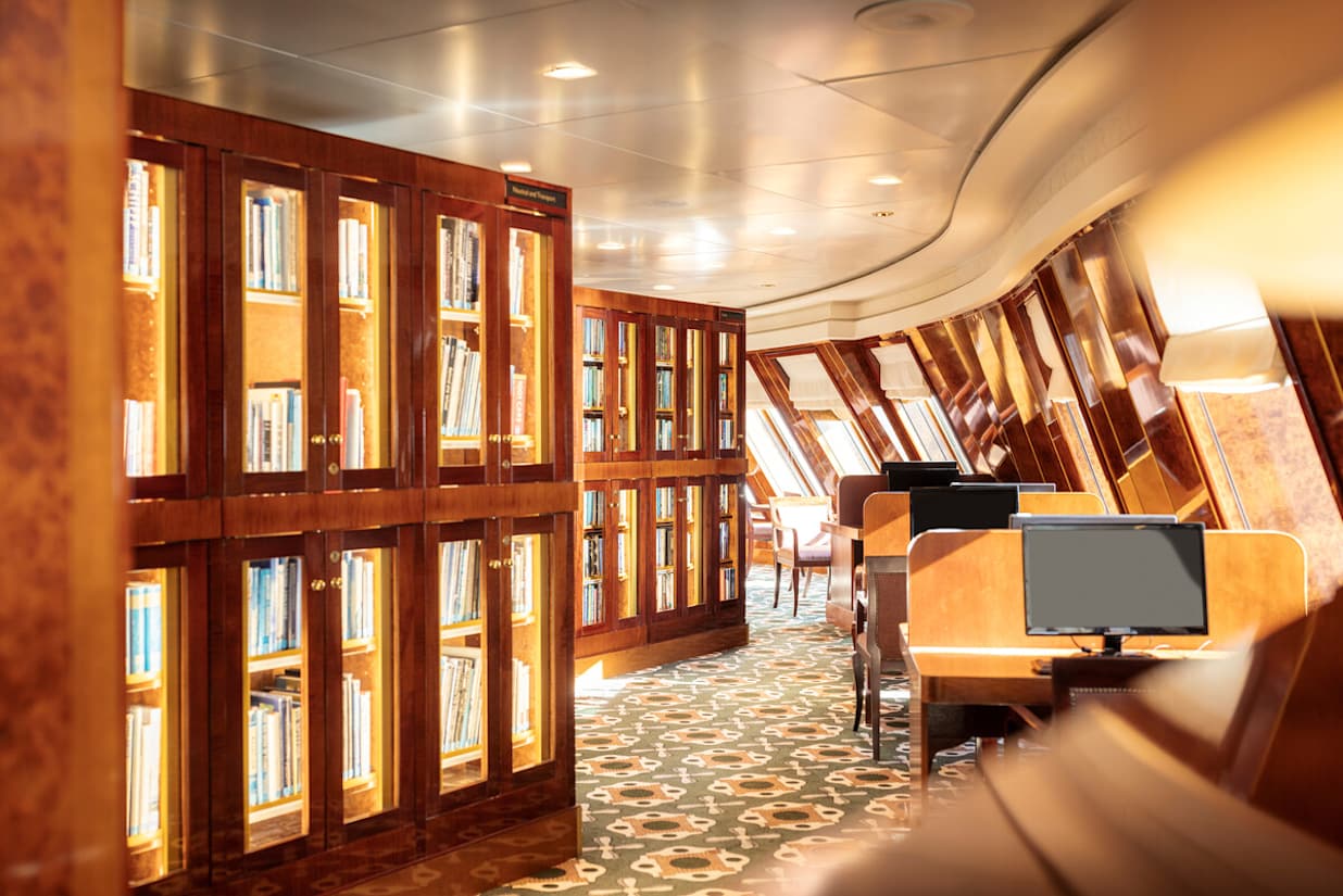 Cunard Queen Mary 2 Library